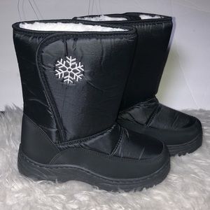 Women’s Black Snow Boots 6